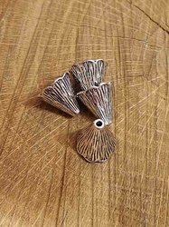 Koncovky na šňůrku / dekorační kaplíky 11x12 mm barva platina