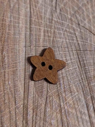 Dřevěný knoflík 18 mm hvězdička hnědá