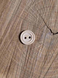 Dřevěný knoflík 15 mm dvoudírkový barva přírodní
