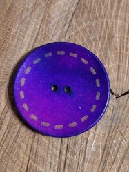 Dřevěný dekorační knoflík průměr 45 mm fialová