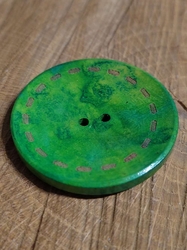Dřevěný dekorační knoflík průměr 45 mm zelený