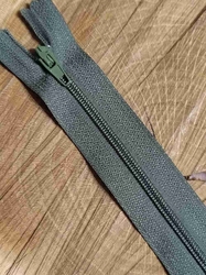 Spirálový zip šíře 3 mm délka 18 cm zelená khaki