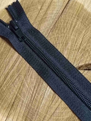 Spirálový zip šíře 5 mm délka 18 cm barva černá