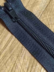 Spirálový zip šíře 5 mm délka 18 cm barva černá