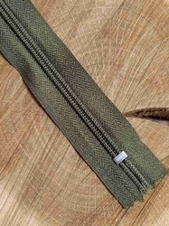 Zip spirálový šíře 5 mm délka 16 cm barva zelená khaki